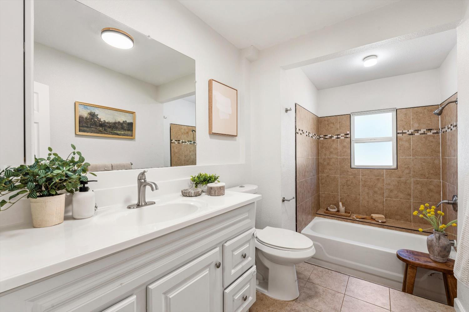 1335 Merry Knoll Road Auburn, CA 95603 - Photo 12 of 46 Upstairs main house - bathroom