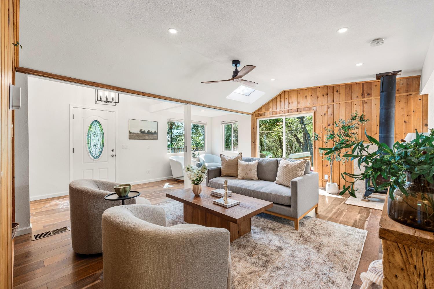1335 Merry Knoll Road Auburn, CA 95603 - Photo 2 of 46 Primary house - upstairs living room
