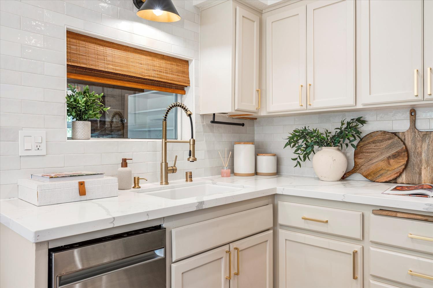 1335 Merry Knoll Road Auburn, CA 95603 - Photo 5 of 46 Primary house - upstairs kitchen