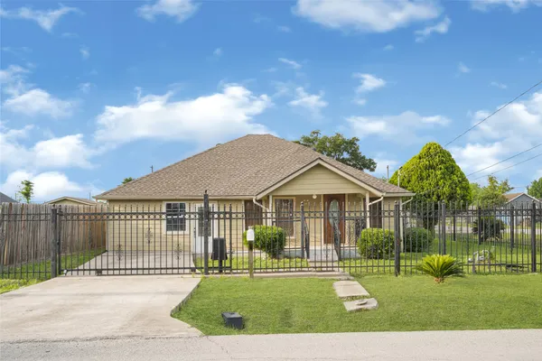 $1,700 | 8004 Mendez Street, Houston, TX 77029