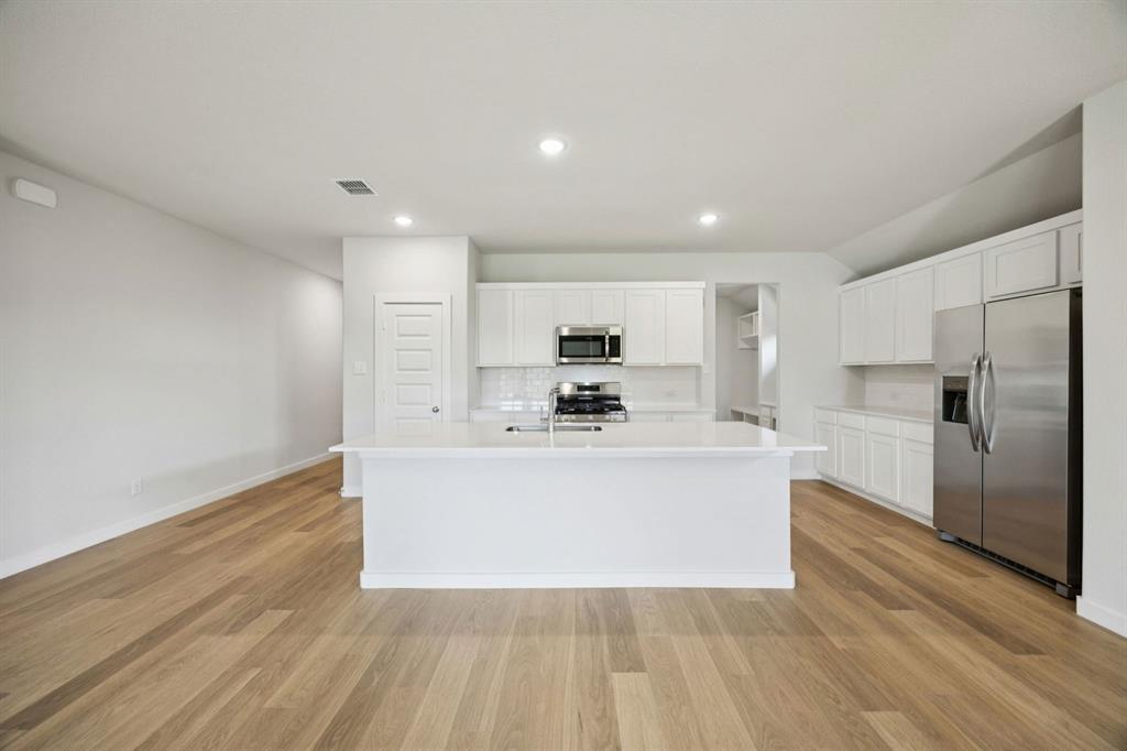 5721 Rushing River Way McKinney, TX 75071 - Photo 7 of 29 Kitchen in the Heisman home plan by Trophy Signature Homes – REPRESENTATIVE PHOTO