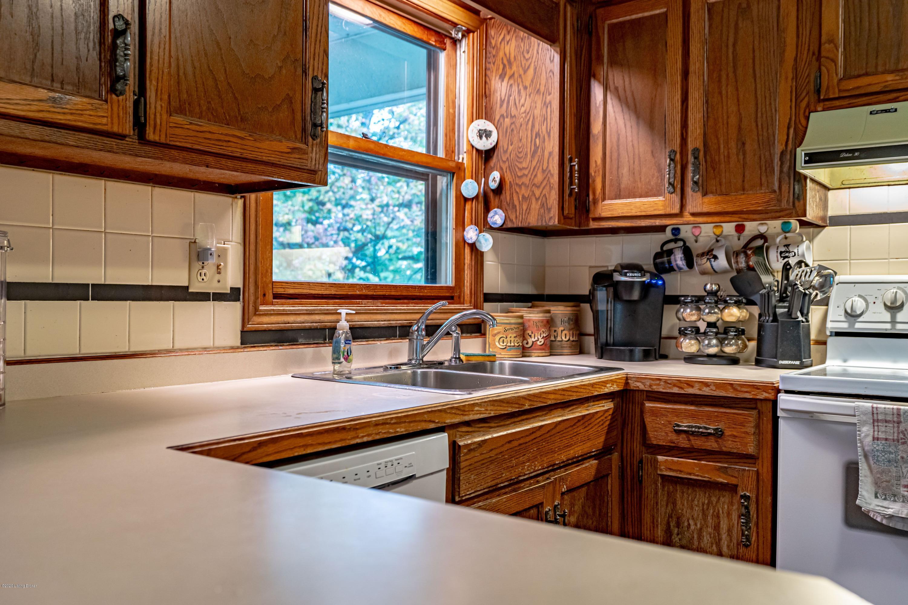 103 Helson Road Simpsonville, KY 40067 - Photo 16 of 30 Kitchen