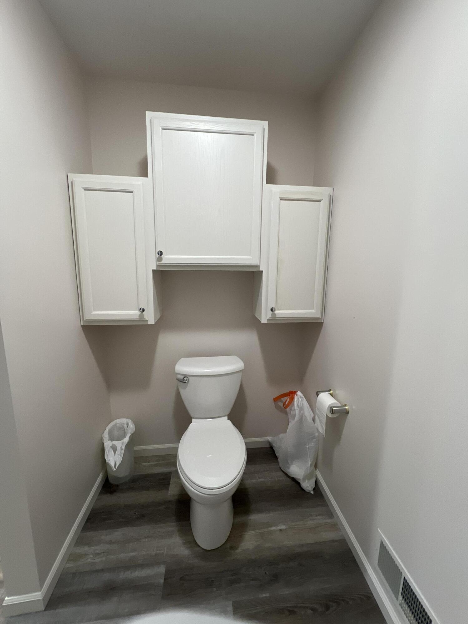 23568 Bohn Road Belleville, MI 48111 - Photo 24 of 51 Primary Toilet Area