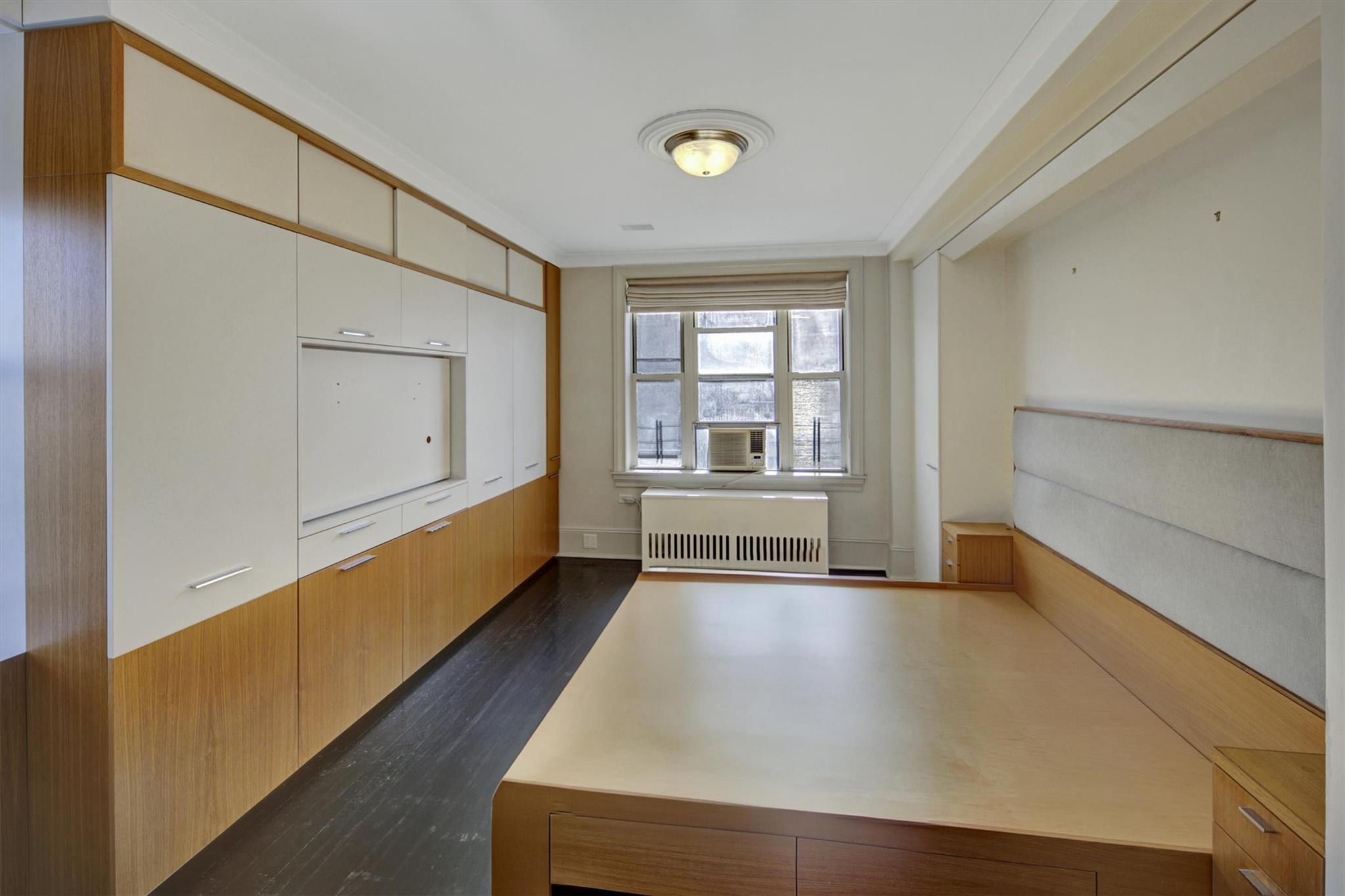 65 East 96th Street, Unit 16B Manhattan, NY 10128 - Photo 22 of 45 Master BR