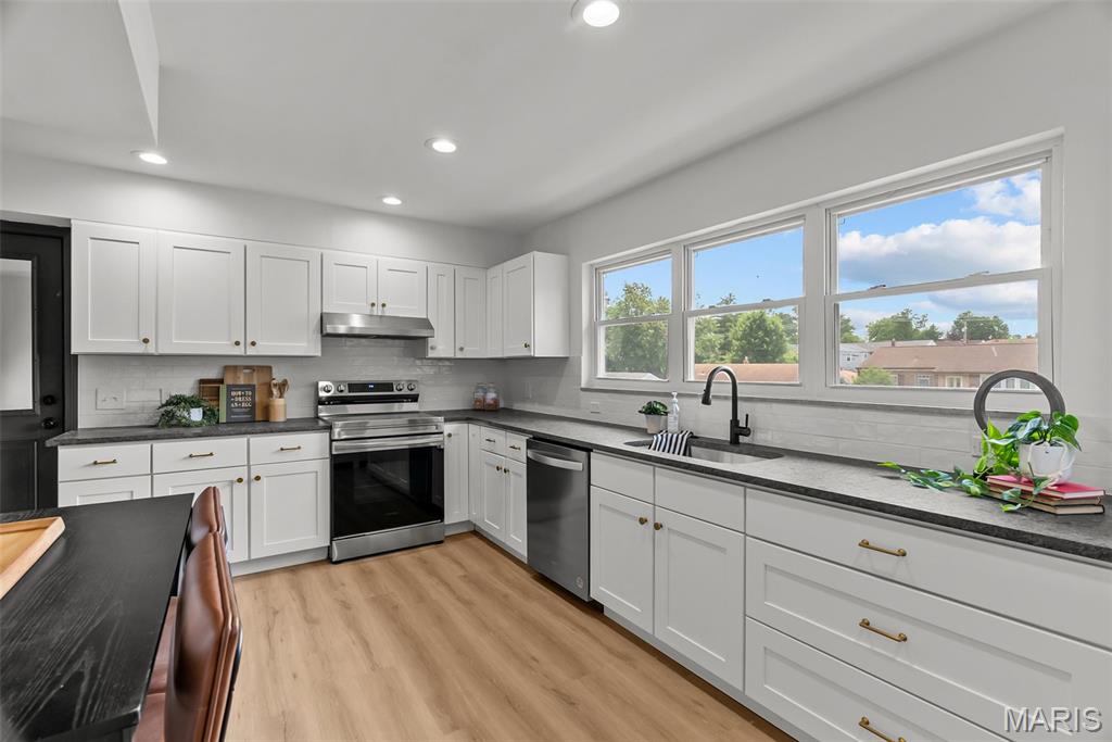 9515 Koerber Lane Affton, MO 63123 - Photo 2 of 48