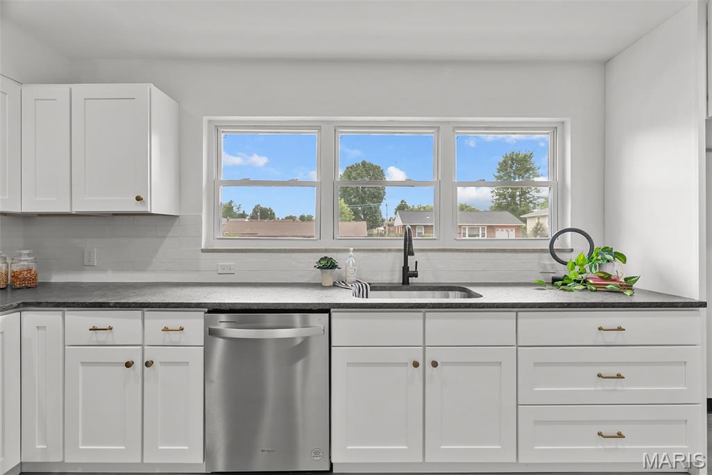 9515 Koerber Lane Affton, MO 63123 - Photo 21 of 48