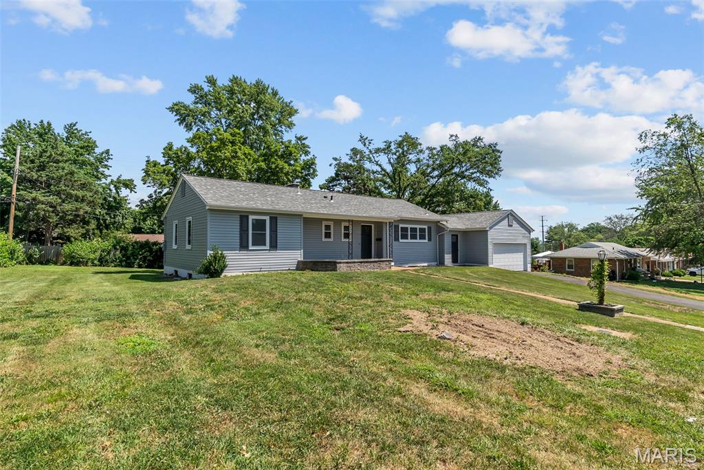 9515 Koerber Lane Affton, MO 63123 - Photo 4 of 48