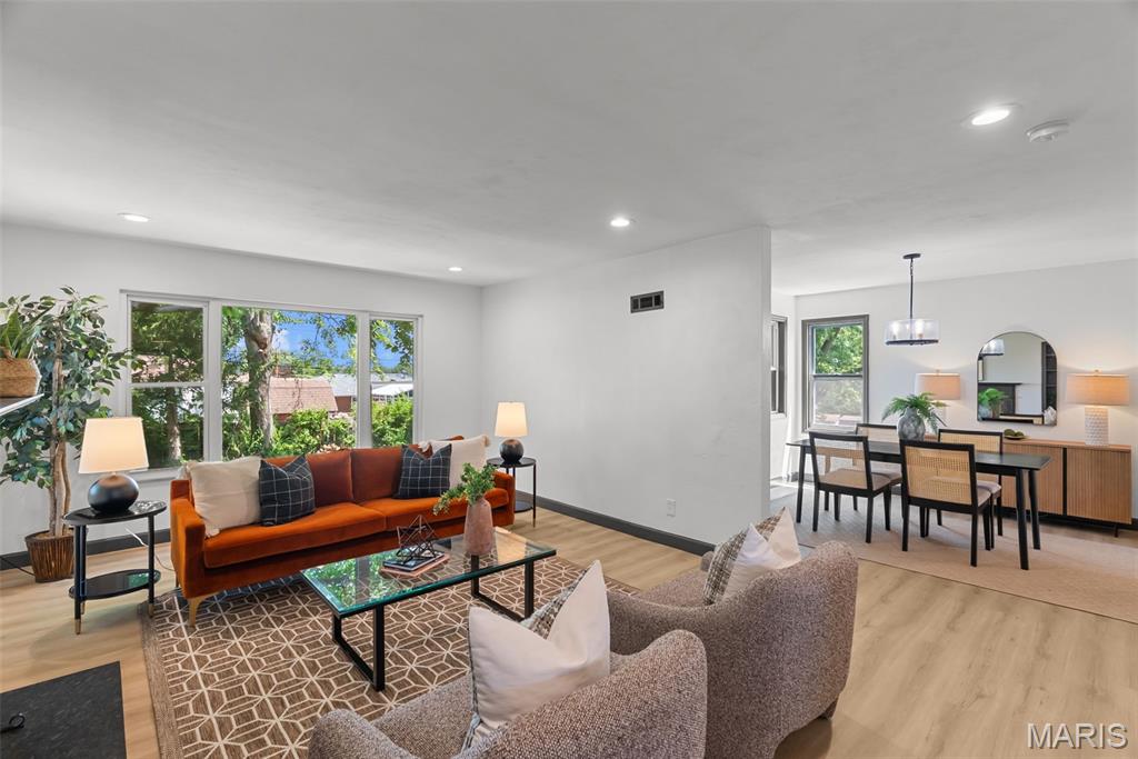 9515 Koerber Lane Affton, MO 63123 - Photo 7 of 48