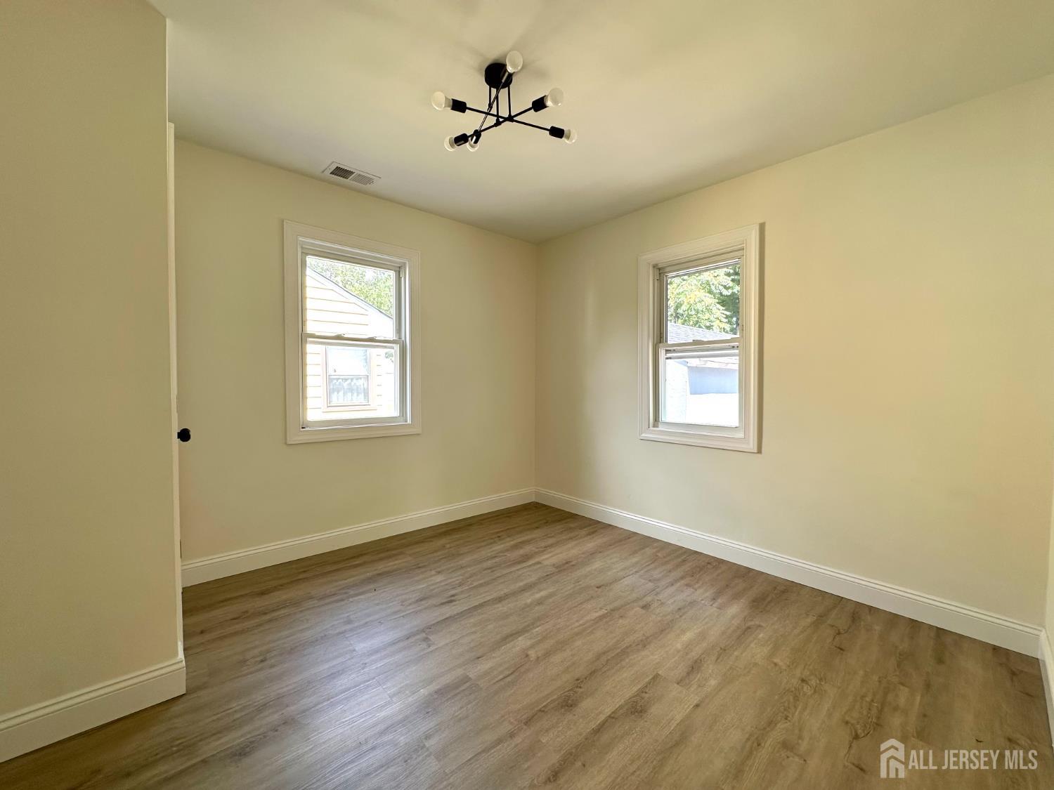 422 Crows Mill Road Fords, NJ 08863 - Photo 16 of 49 Gallery Image 16