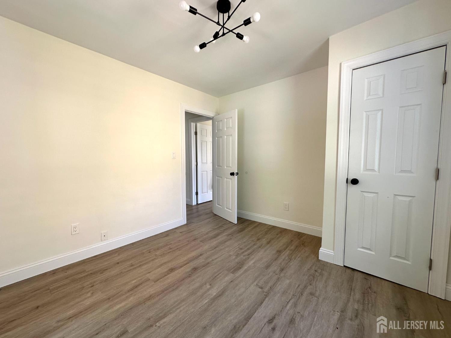 422 Crows Mill Road Fords, NJ 08863 - Photo 17 of 49 Gallery Image 17