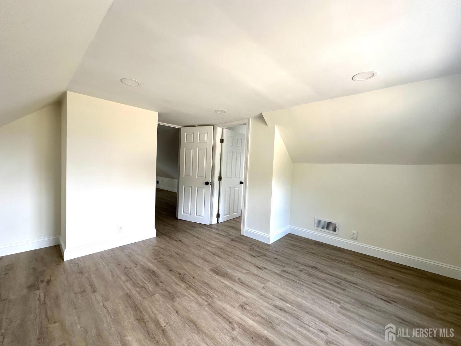 422 Crows Mill Road Fords, NJ 08863 - Photo 28 of 49 Gallery Image 28