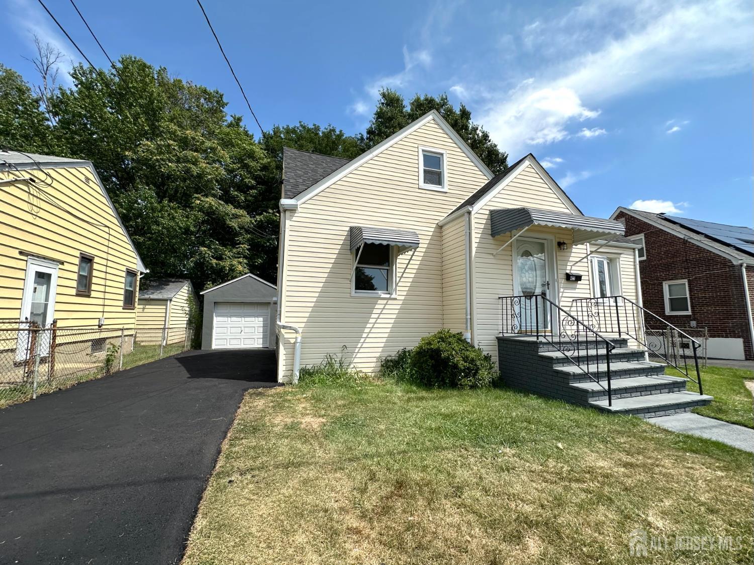 422 Crows Mill Road Fords, NJ 08863 - Photo 3 of 49 Gallery Image 3