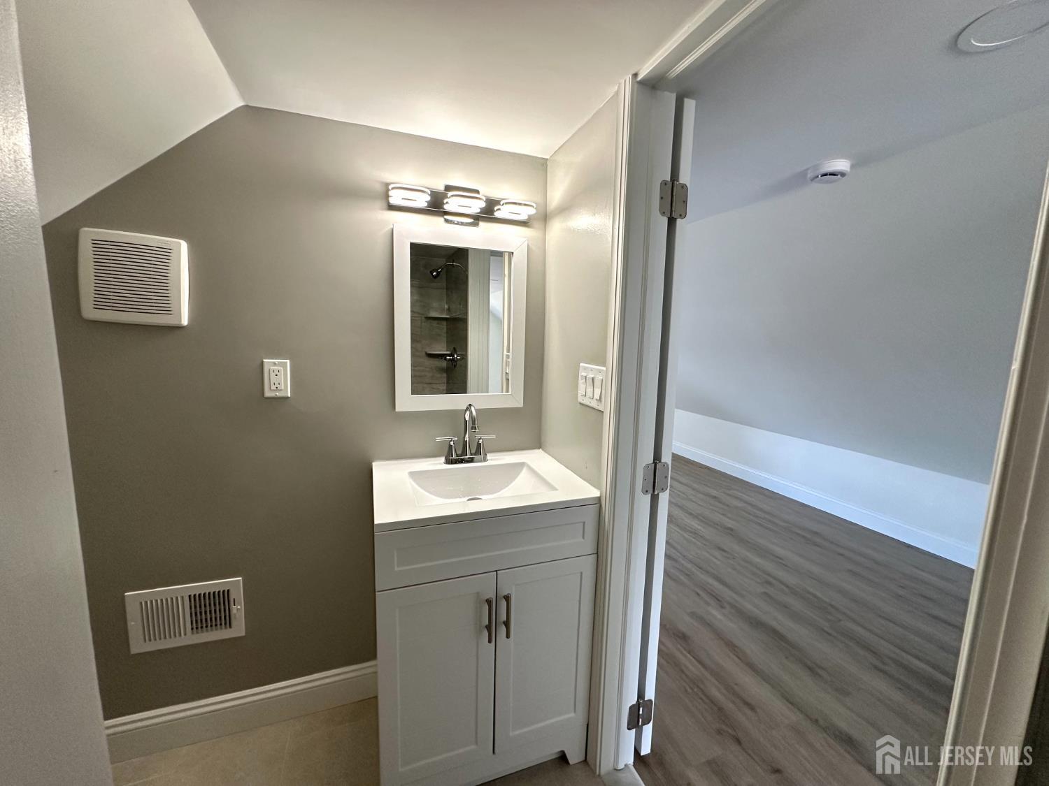422 Crows Mill Road Fords, NJ 08863 - Photo 31 of 49 Gallery Image 31
