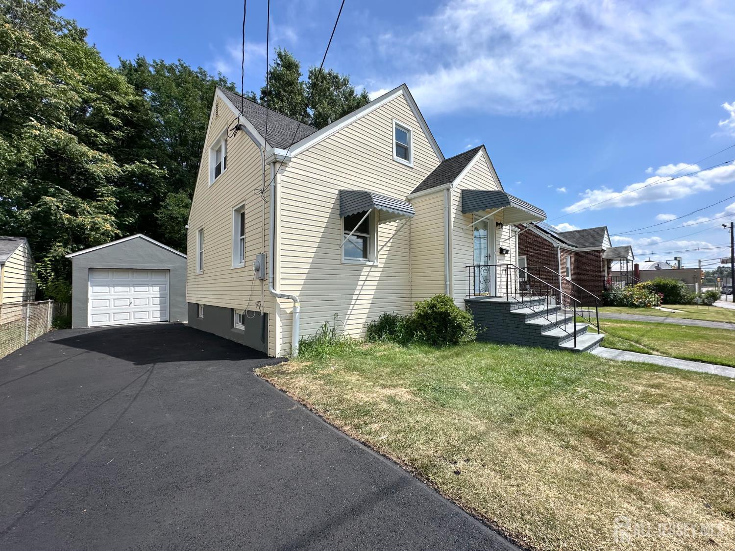 422 Crows Mill Road Fords, NJ 08863 - Photo 4 of 49 Gallery Image 4