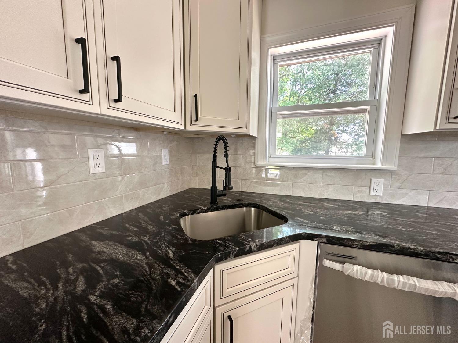 422 Crows Mill Road Fords, NJ 08863 - Photo 9 of 49 Gallery Image 9