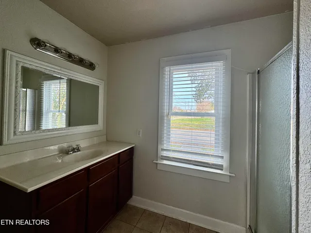 $259,000 | 101 East Maire Avenue, Clinton, TN 37716