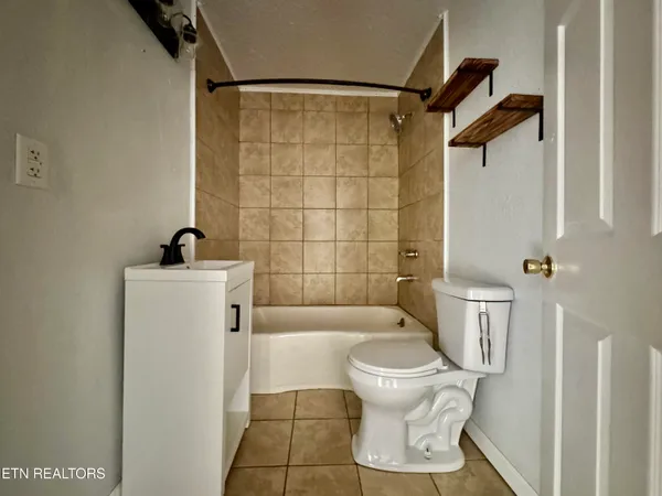 $259,000 | 101 East Maire Avenue, Clinton, TN 37716