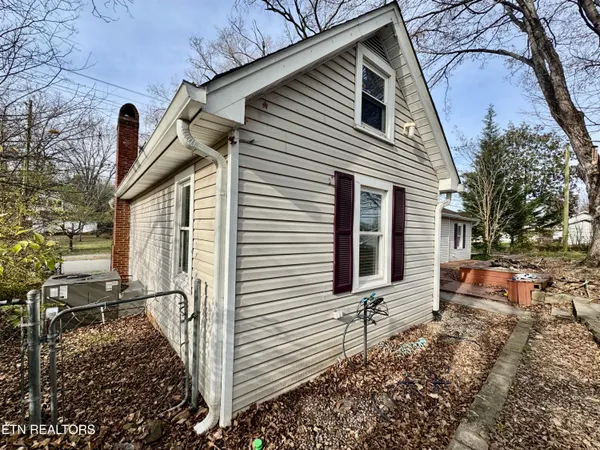 $259,000 | 101 East Maire Avenue, Clinton, TN 37716
