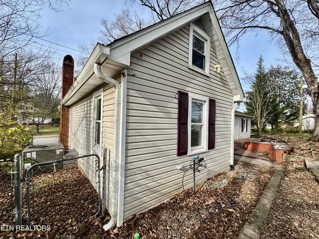 $259,000 | 101 East Maire Avenue, Clinton, TN 37716