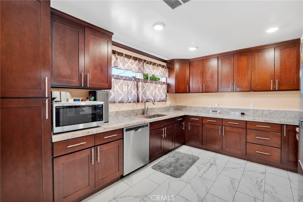 7664 Beckett Street Tujunga, CA 91042 - Photo 11 of 55