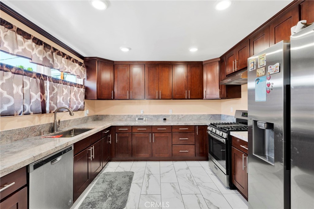7664 Beckett Street Tujunga, CA 91042 - Photo 12 of 55