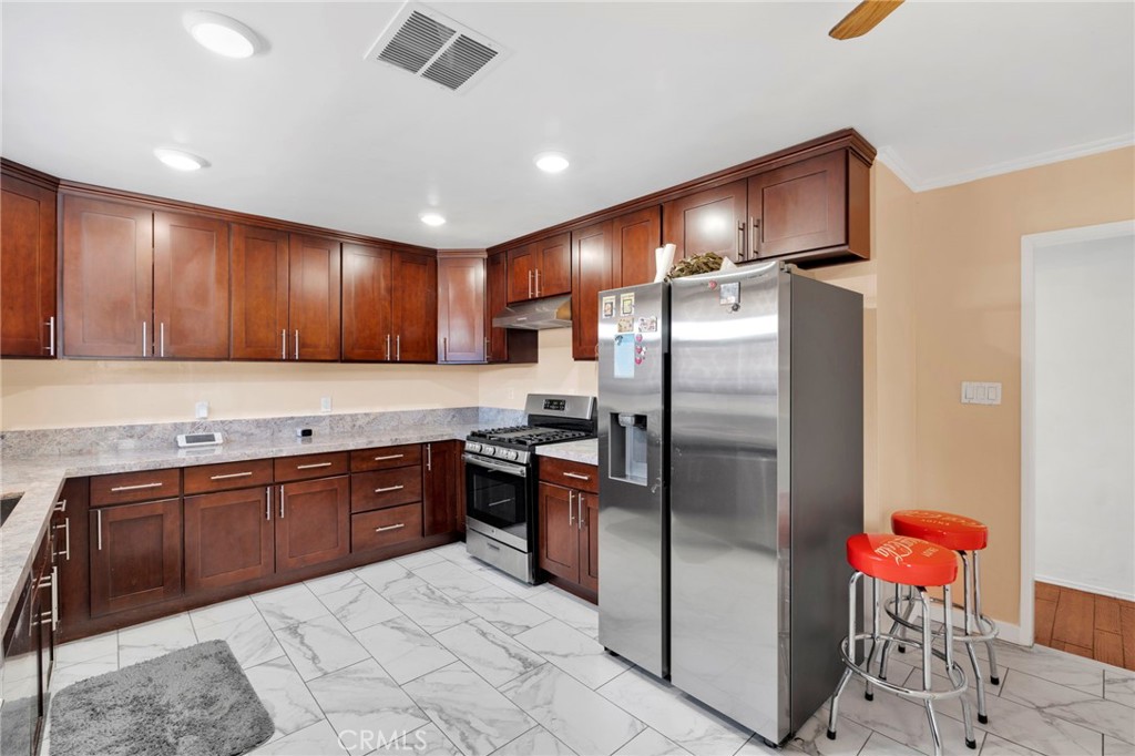 7664 Beckett Street Tujunga, CA 91042 - Photo 13 of 55