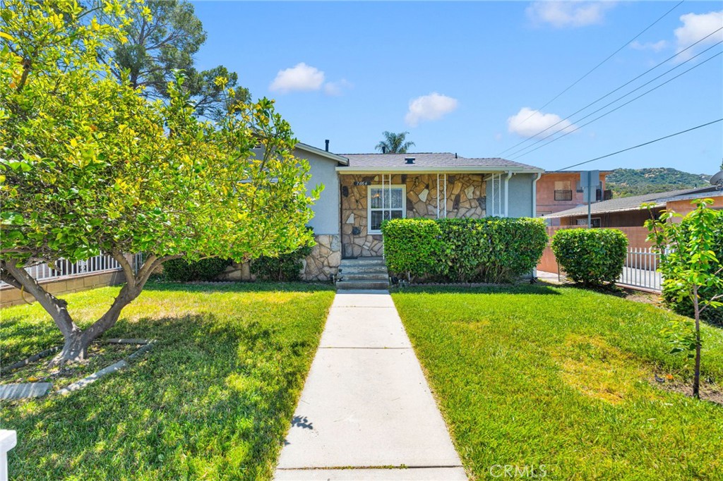 7664 Beckett Street Tujunga, CA 91042 - Photo 4 of 55