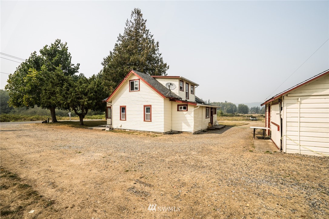 3710 North Hoffman Road Oak Harbor, WA 98277 - Photo 3 of 25 Gallery Image 3