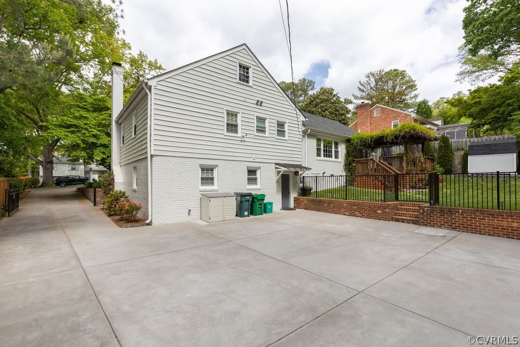 603 Ridge Top Road Henrico, VA 23229 - Photo 42 of 48 Large turn around and abundant parking