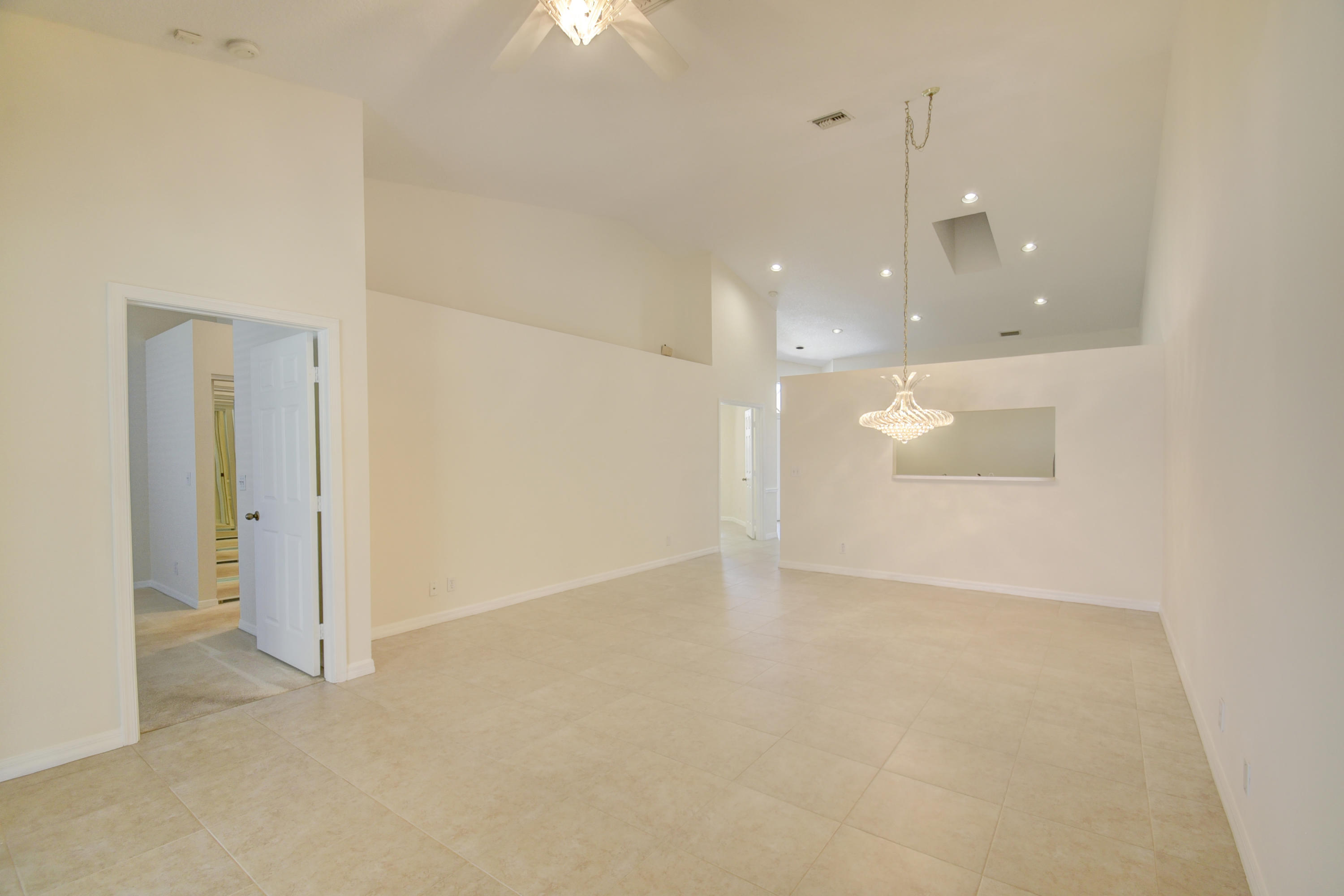 8285 Vía Di Veneto Boca Raton, FL 33496 - Photo 8 of 24 Family Room