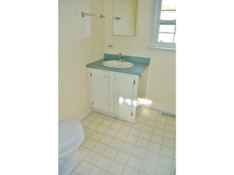 35 Hemlock Road Glocester, RI 02814 - Photo 7 of 10 Bathroom.