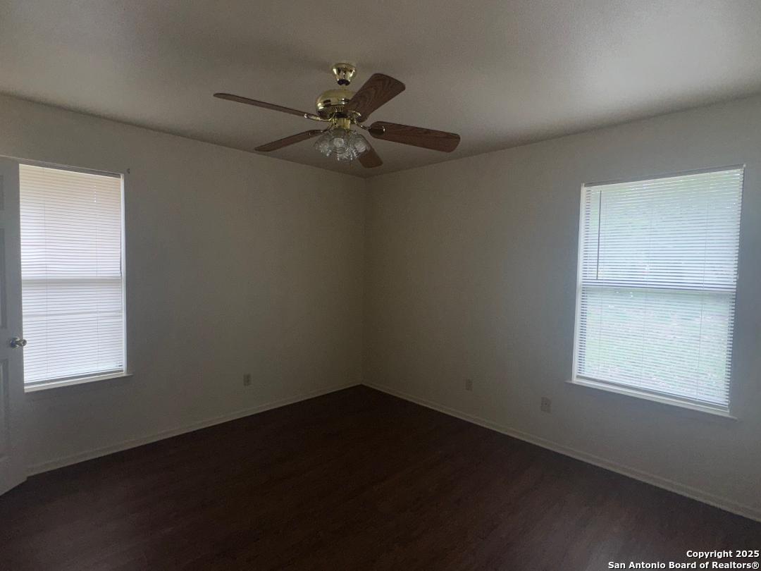 823 Dallas Street Pleasanton, TX 78064 - Photo 6 of 7 an empty room with a window