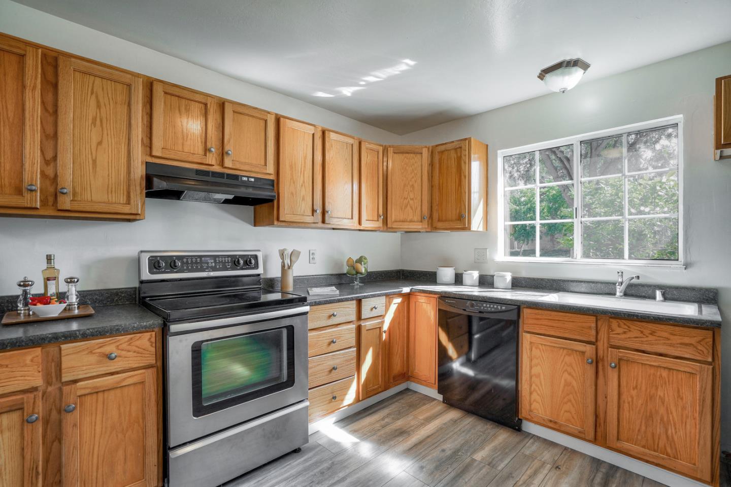 39056 Blacow Road Fremont, CA 94538 - Photo 9 of 18 Gallery Image 9