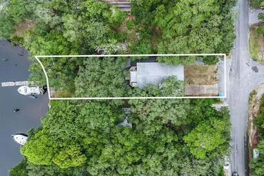 a view of a house with backyard and trees