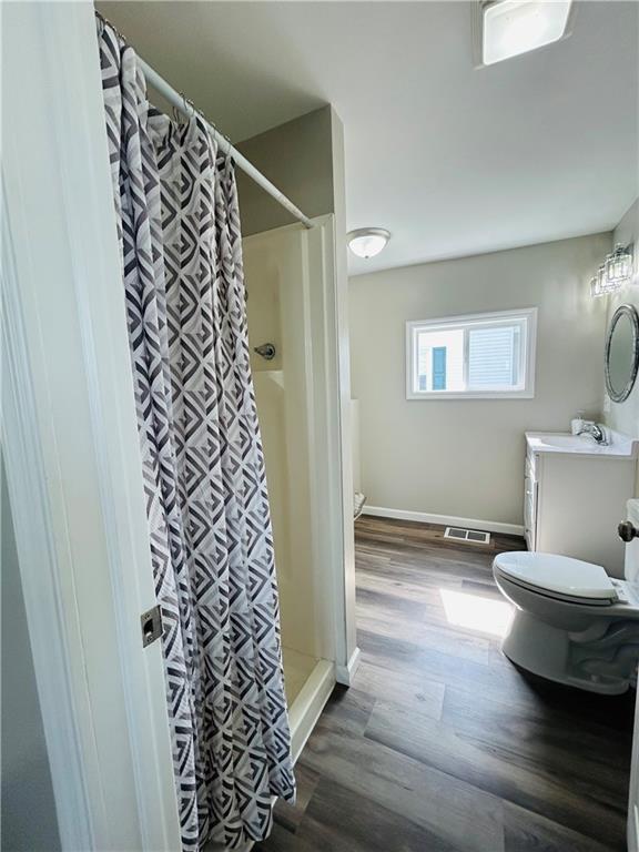 39 Murphy Street Uniontown, PA 15401 - Photo 14 of 35 a bathroom with a bathtub and shower