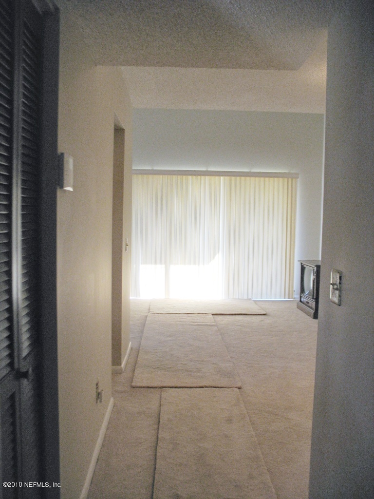 10724 Alden Road, Unit 2 Jacksonville, FL 32246 - Photo 8 of 17 Foyer to Living Room
