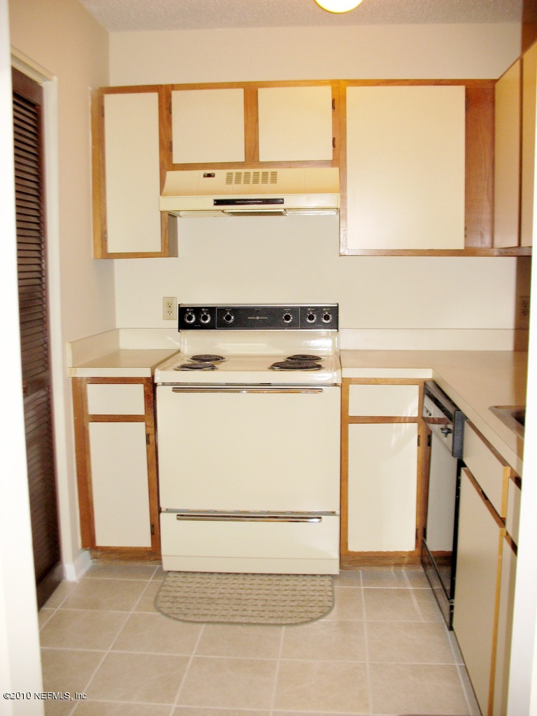 10724 Alden Road, Unit 2 Jacksonville, FL 32246 - Photo 9 of 17 Adorable kitchen, leaving all appliances
