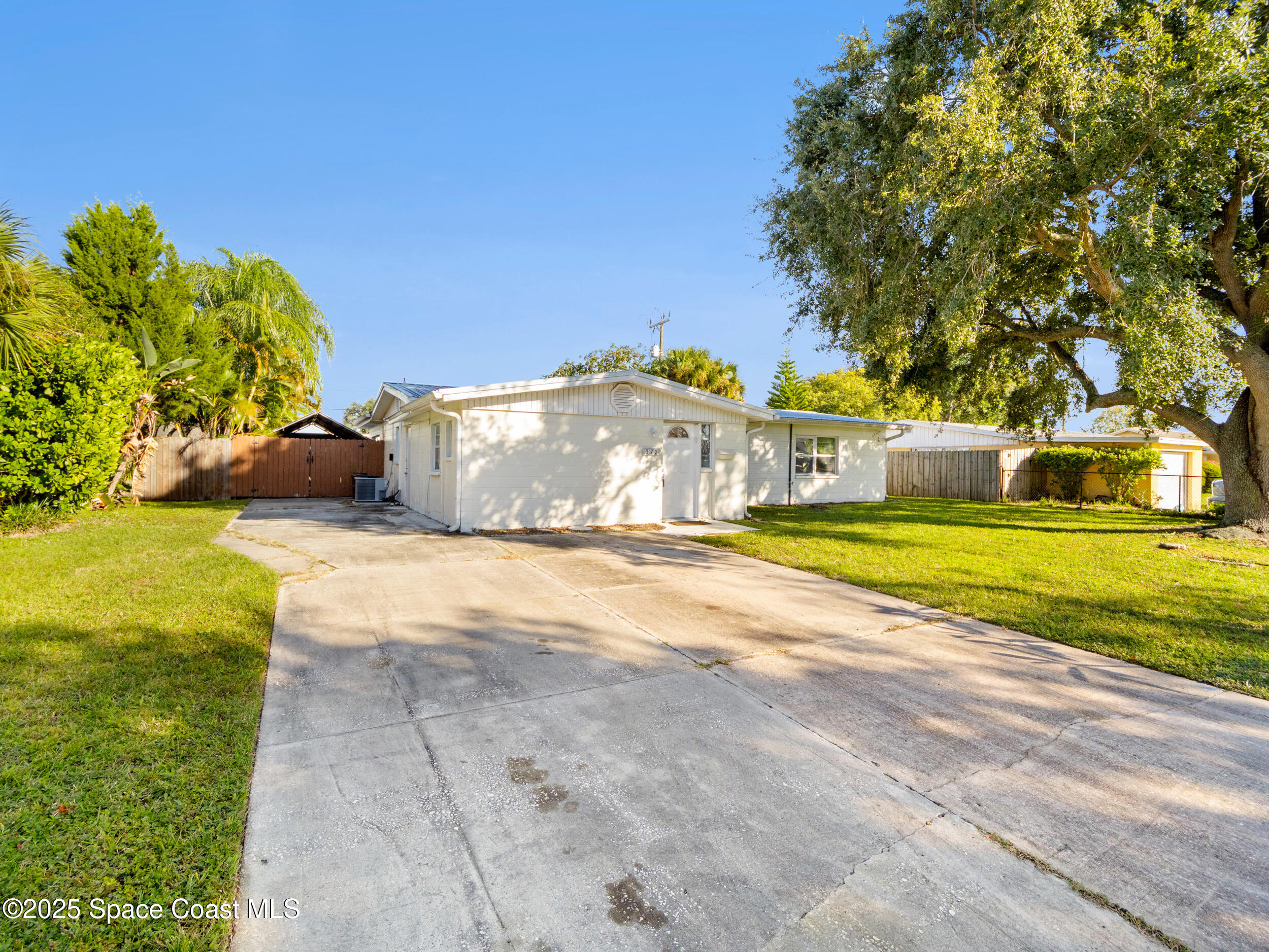 322 3rd Street Merritt Island, FL 32953 - Photo 3 of 38 a view of a house with a big yard