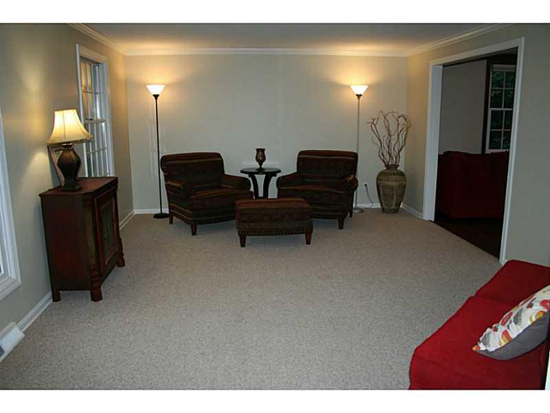 9461 North Florence Road Pittsburgh, PA 15237 - Photo 2 of 13 Living Room.