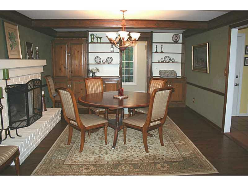 9461 North Florence Road Pittsburgh, PA 15237 - Photo 3 of 13 Dining Room.