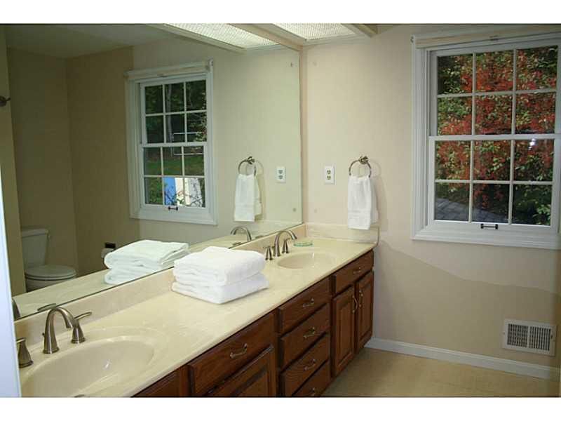 9461 North Florence Road Pittsburgh, PA 15237 - Photo 10 of 13 Master Bath/Spa.