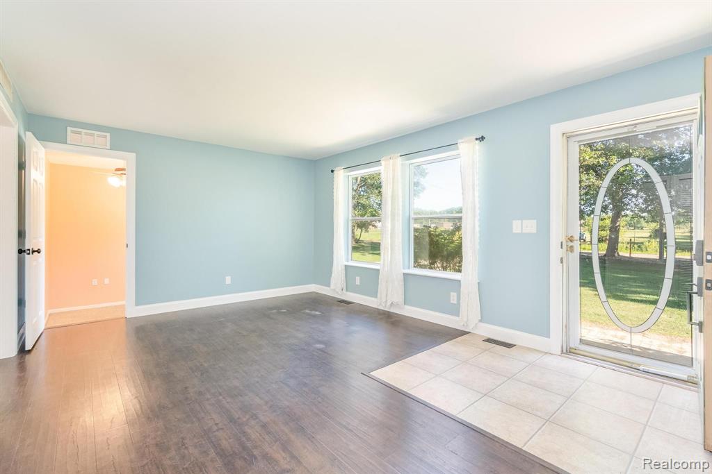 45171 Dunn Road Belleville, MI 48111 - Photo 23 of 52