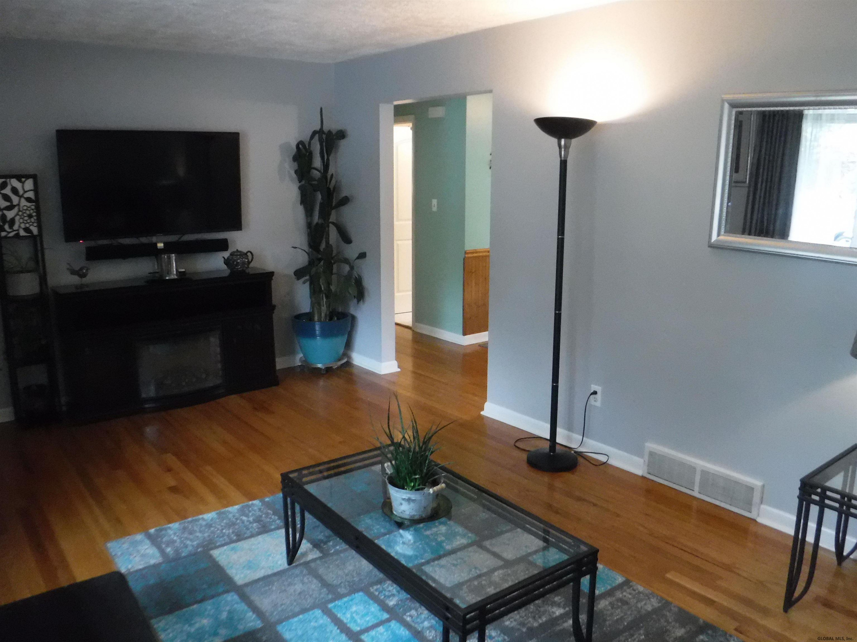 516 Stanek Road Rotterdam, NY 12306 - Photo 4 of 32 Photo 4