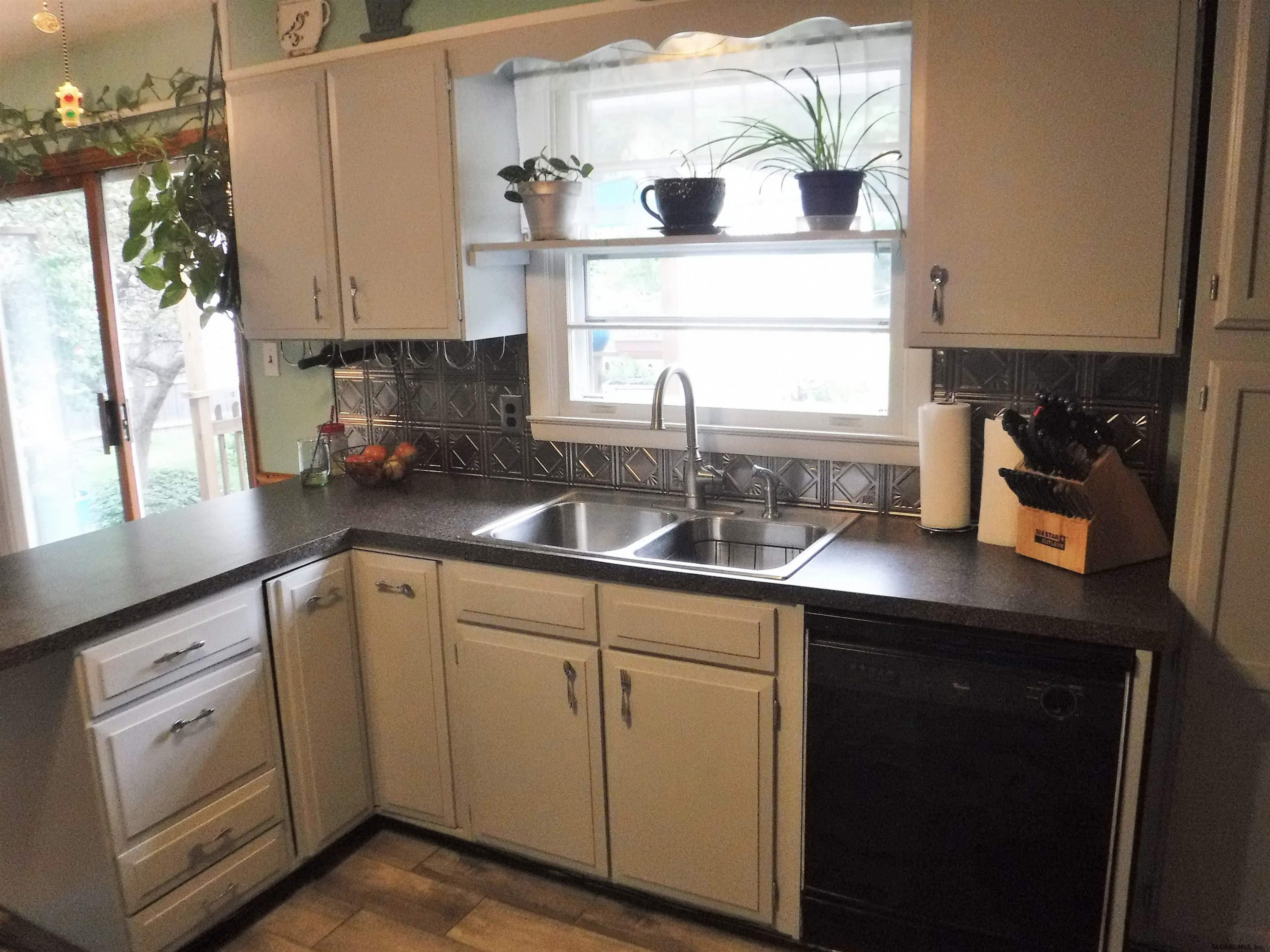 516 Stanek Road Rotterdam, NY 12306 - Photo 5 of 32 Photo 5