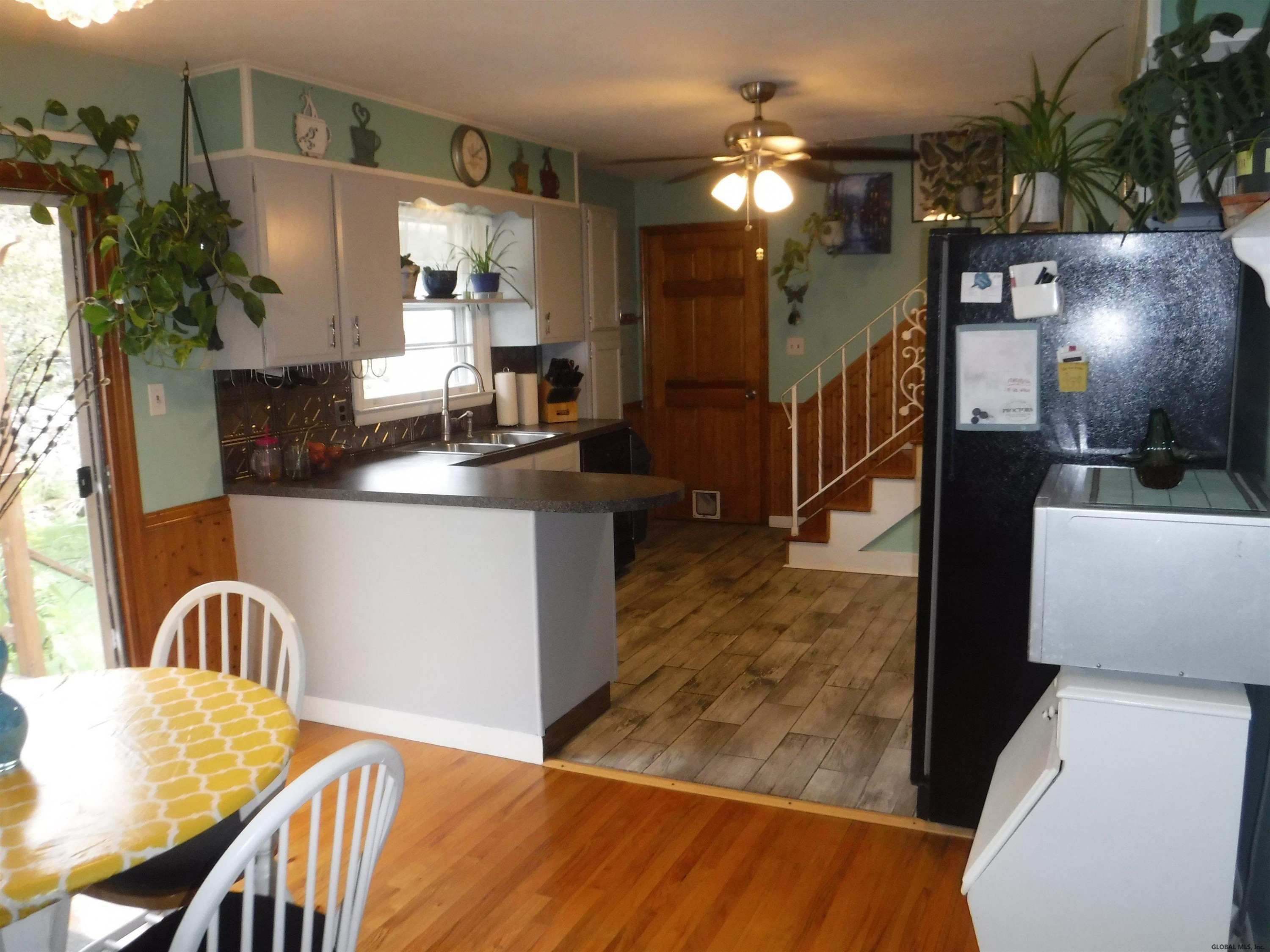 516 Stanek Road Rotterdam, NY 12306 - Photo 8 of 32 Photo 8