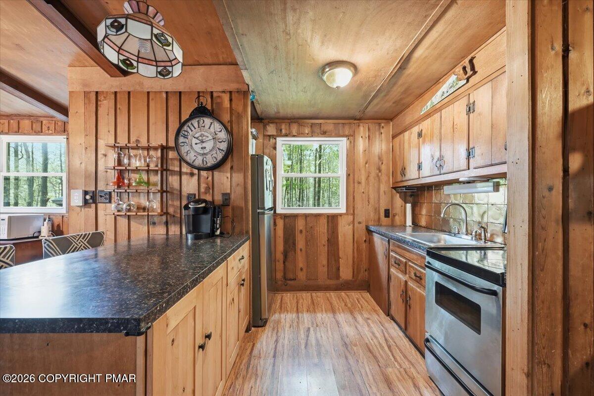 264 Selig Road Pocono Lake, PA 18347 - Photo 7 of 40 23-012_DSC_4572