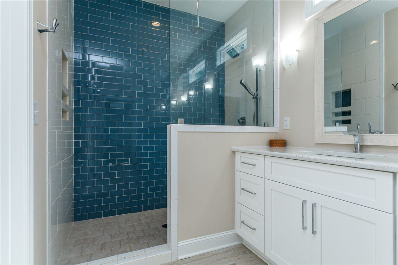 1827 Arlington Street Raleigh, NC 27608 - Photo 19 of 30 Three Head Shower