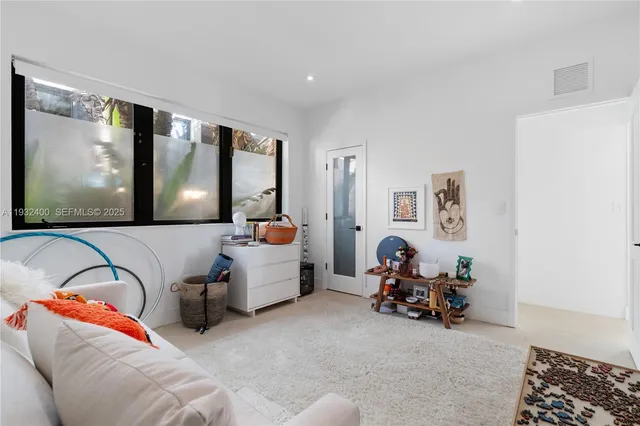 $15,000 | 2489 Meridian Avenue, Miami Beach, FL 33140