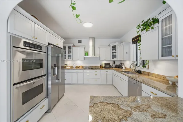 $15,000 | 2489 Meridian Avenue, Miami Beach, FL 33140