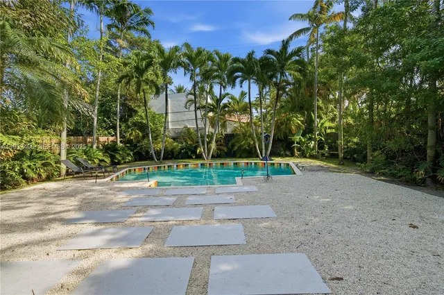 $15,000 | 2489 Meridian Avenue, Miami Beach, FL 33140